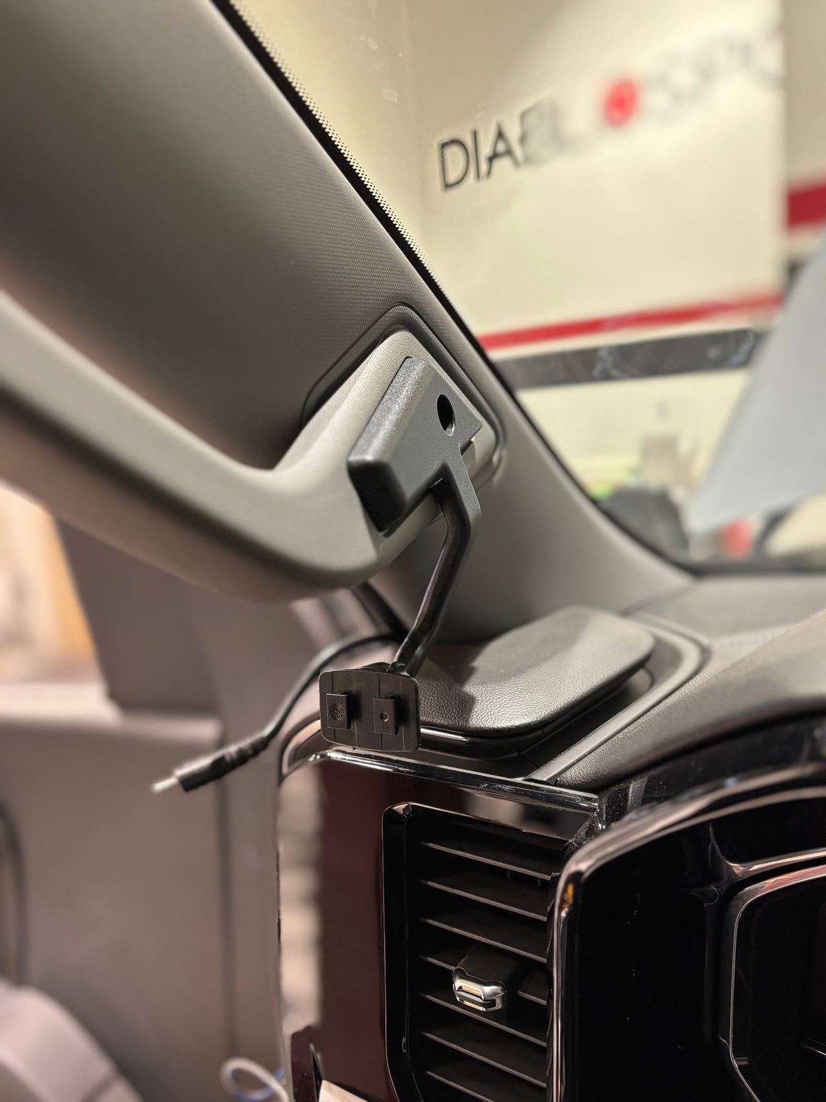 A-Pillar Display Mount 2024-2025 Silverado/Sierra 2500/3500 and 2022.5-2025 GM 1500 Refresh Edge Products Edge Products