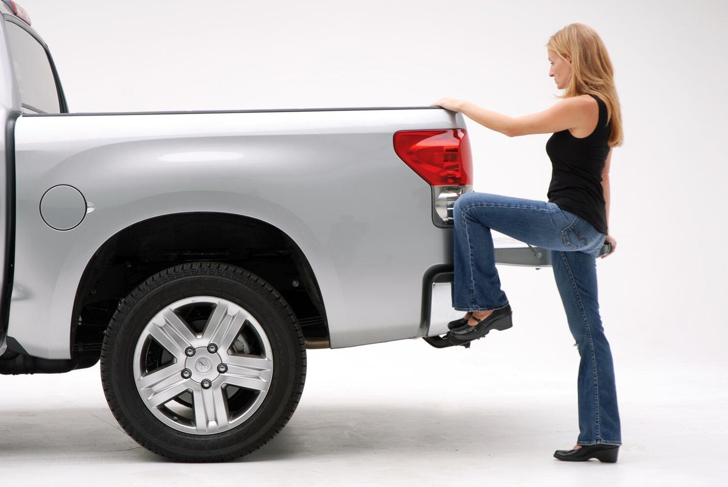 BedStep Retractable Bumper Step For 2007-2013 Toyota Tundra AMP Research AMP Research