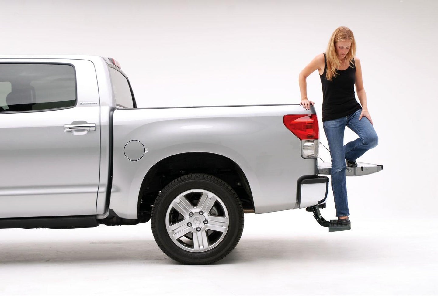 BedStep Retractable Bumper Step For 2007-2013 Toyota Tundra AMP Research AMP Research