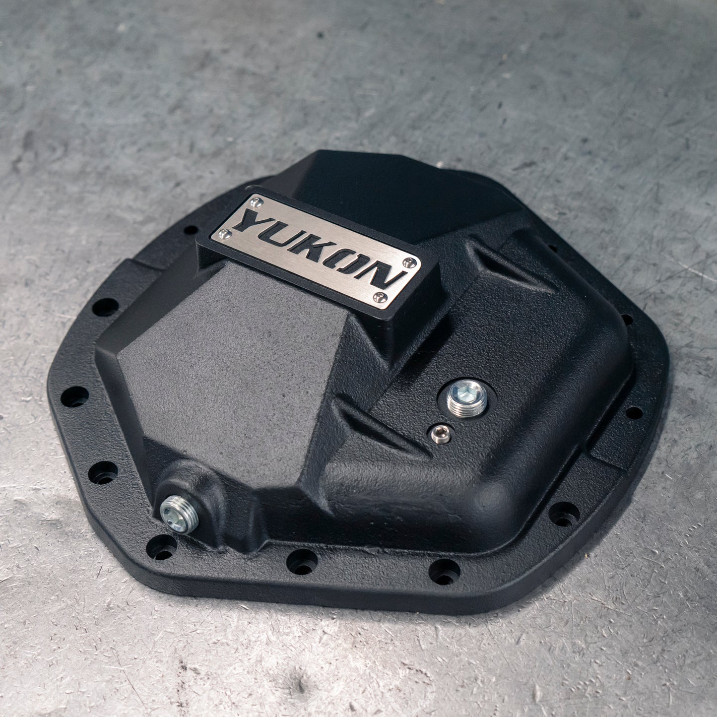 Hardcore Diff Covers For 11.5 & 11.8 GM Dodge RAM Differentials 11.5 Inch & 11.8 Inch AAM Nodular Iron Differential Cover GM Dodge RAM Applications Yukon Gear